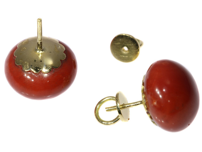 Antique gold red coral stud earrings (ca. 1900) by Artiste Inconnu