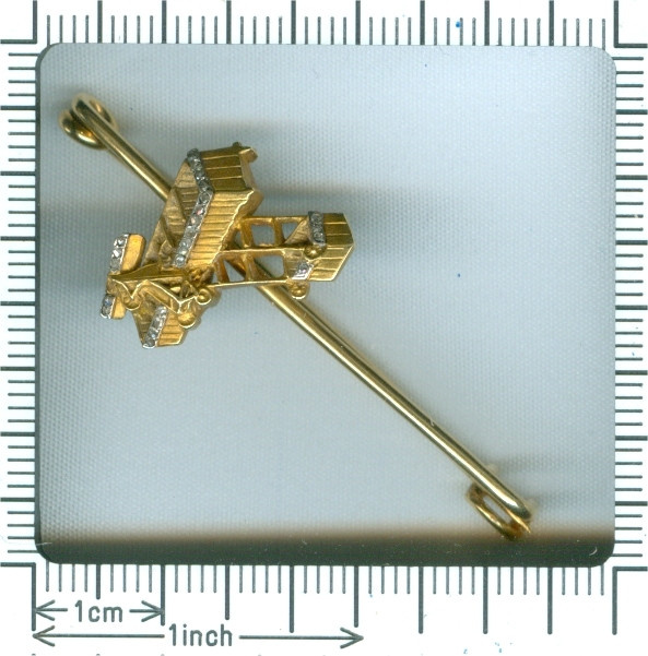 Unique gold diamond aviation brooch commemorating Belgium's first manned motorized flight by Unknown artist