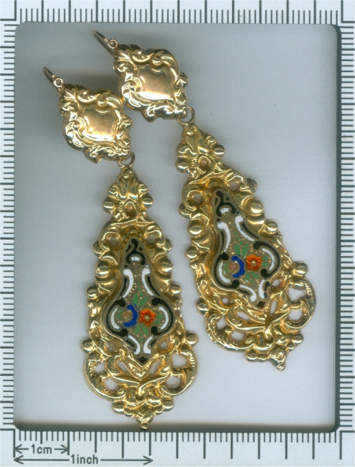 Antique Victorian gold dangle earrings with enamel by Artista Sconosciuto