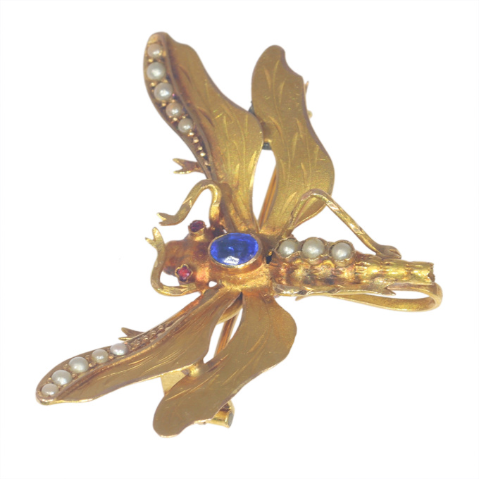 Vintage antique Victorian insect brooch with half seed pearls and a blue stone by Onbekende Kunstenaar