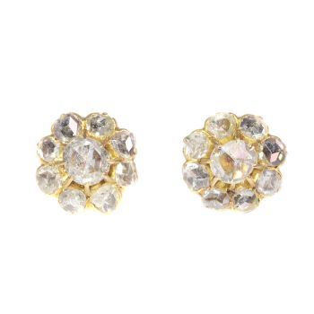 Antique Victorian 18K gold earstuds with 18 rose cut diamonds by Artista Desconocido