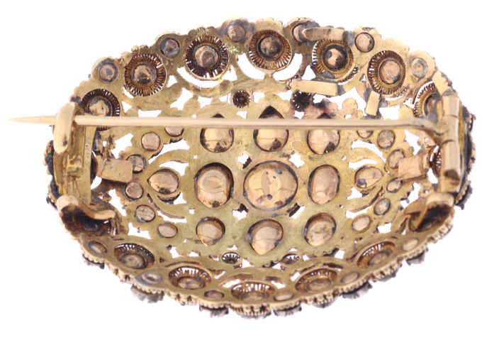 Antique Dutch brooch in unusual design with filigree and rose cut diamonds by Onbekende Kunstenaar