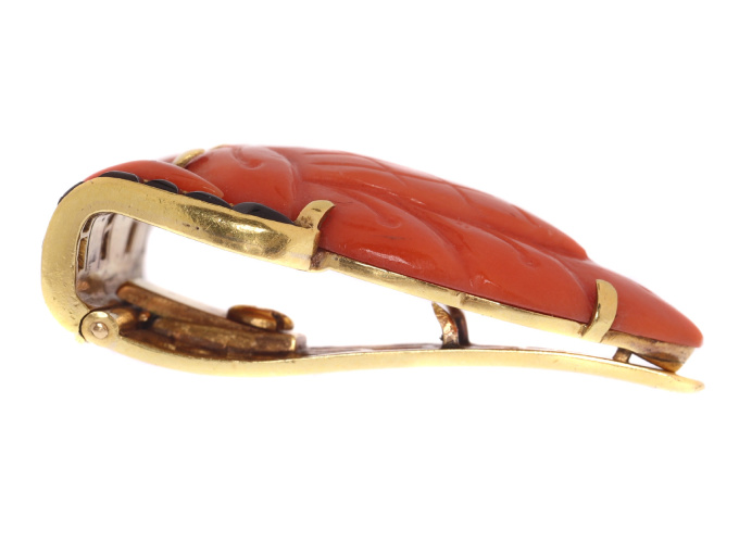 Truly magnificent Art Deco clip, typical Japonism, coral and carre cut onyx by Unknown artist