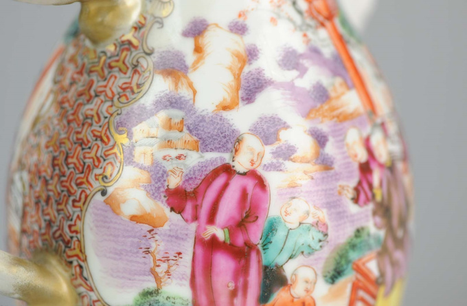 Qianlong Famille Rose Mandarin Lidded jug, (1735-1796) by Artiste Inconnu