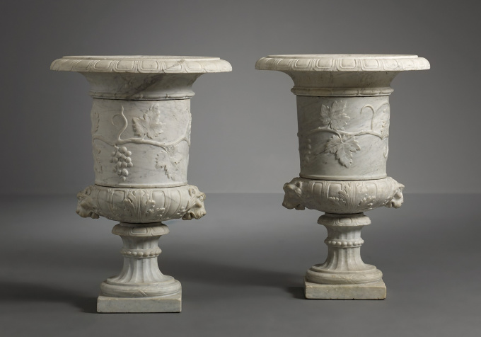 Pair of Italian Carara Marble Vases by Onbekende Kunstenaar