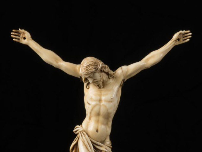 17th C Very Finely Carved ivory Crucified Christ, Flemish Shool. by Artista Sconosciuto