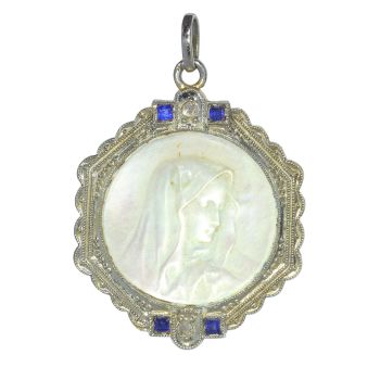 Vintage 1920's Art Deco 18K gold Maria medal in plate of mother-of-pearl with diamonds and sapphires by Artiste Inconnu