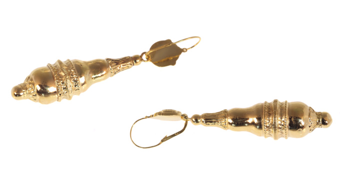 Antique mid-Victorian gold earrings long pendant by Unbekannter Künstler