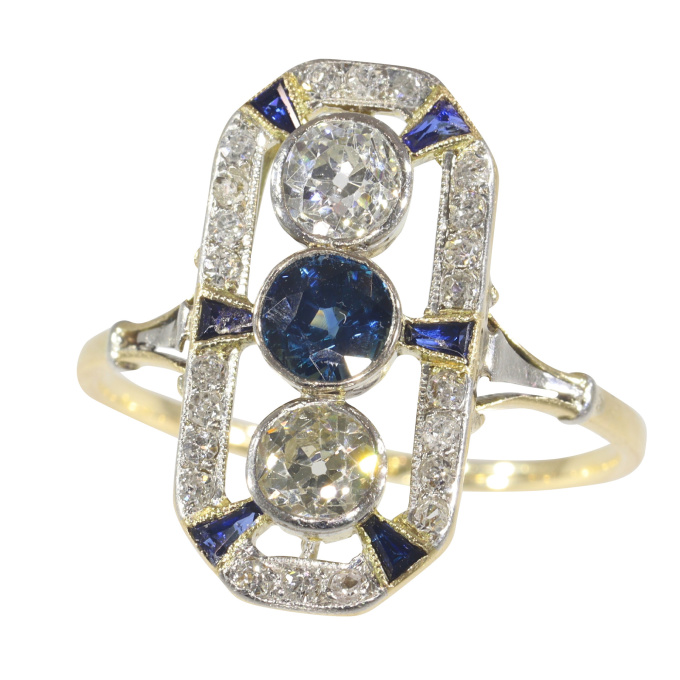 Vintage Art Deco diamond and sapphire engagement ring by Artista Desconhecido