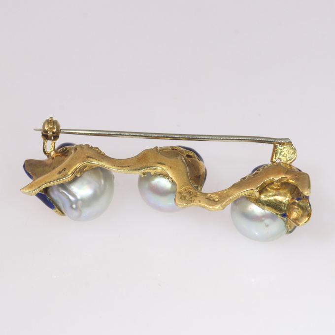 Whimsical vintage Seventies gold and pearl brooch three little enameled birds on a branch by Artista Sconosciuto