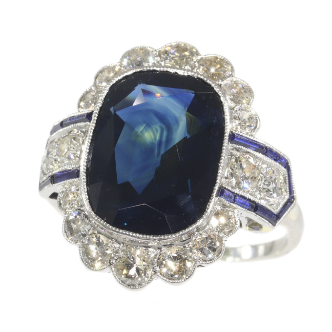 Vintage platinum Art Deco diamond ring with natural untreated sapphire of 8.59 crt by Artiste Inconnu