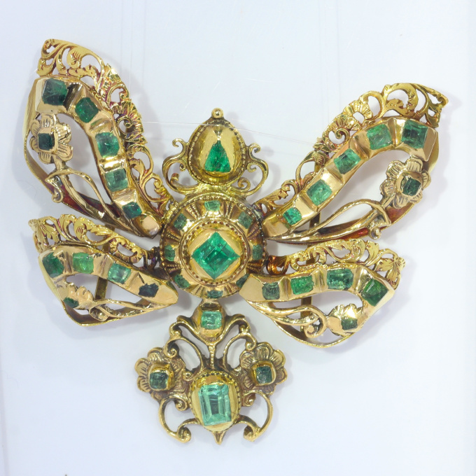 Antique gold bow pendant with emeralds second half 17th Century by Unbekannter Künstler