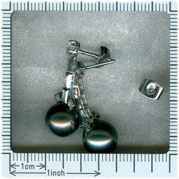Estate platinum diamond black pearl earrings eardrops by Onbekende Kunstenaar