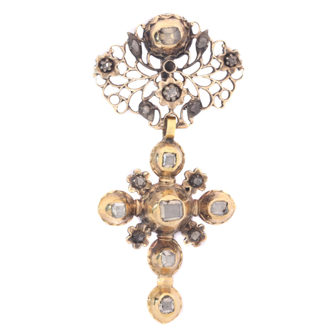 Solid gold mid 18th century cross with table cut rose cut diamonds by Onbekende Kunstenaar