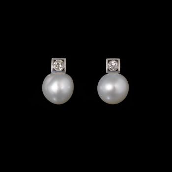 Large earrings, made in our own studio from white gold, set with old-cut diamonds and cultivated white South Sea pearls in a light bouton shape. by Artista Desconocido