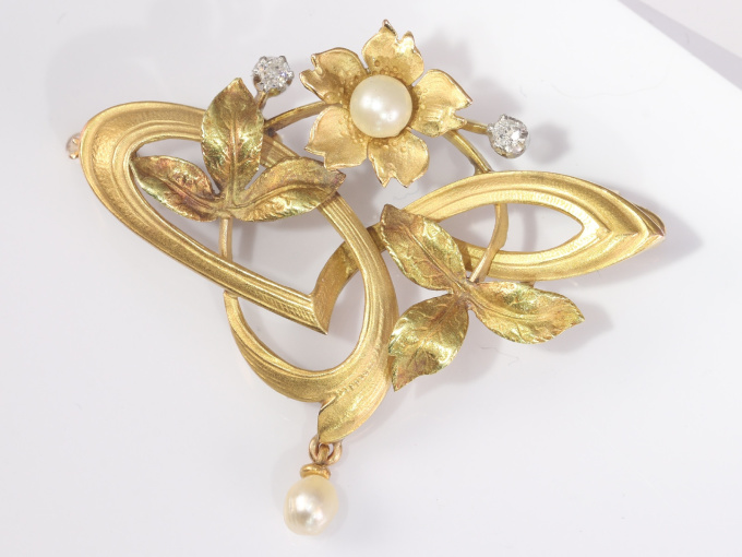 French Art Nouveau 18K gold pendant brooch with diamonds and pearls by Onbekende Kunstenaar