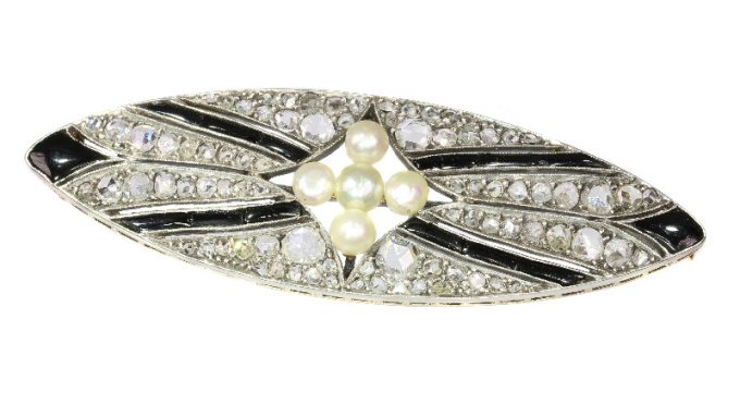Vintage Art Deco diamond onyx and pearl brooch by Onbekende Kunstenaar