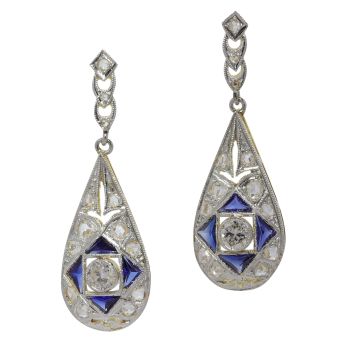 Vintage 1920's Art Deco long pendent diamond and sapphire earrings by Onbekende Kunstenaar