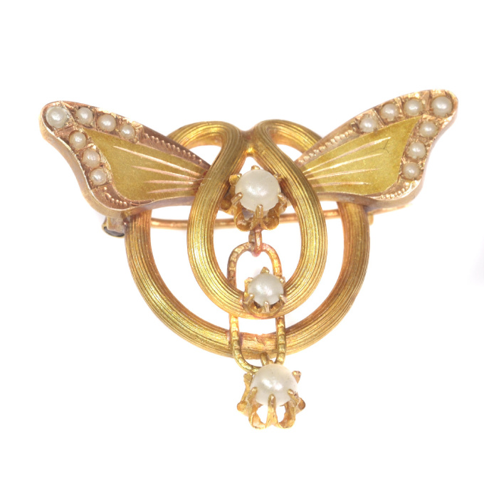 Antique gold brooch with butterfly wings set with half seed pearls by Artista Sconosciuto
