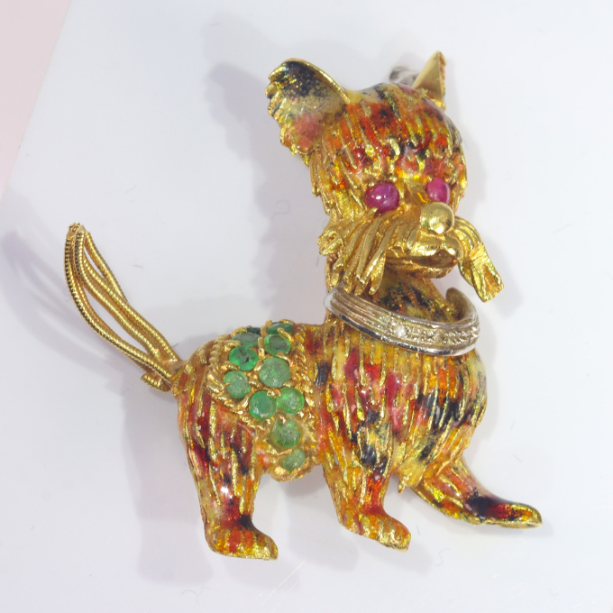 Typical Vintage Fifties 18K gold animal brooch amusing dog by Unknown Artist