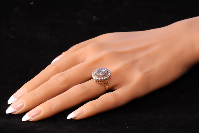 Vintage antique diamond cluster engagement ring with huge rose cut diamond by Unbekannter Künstler