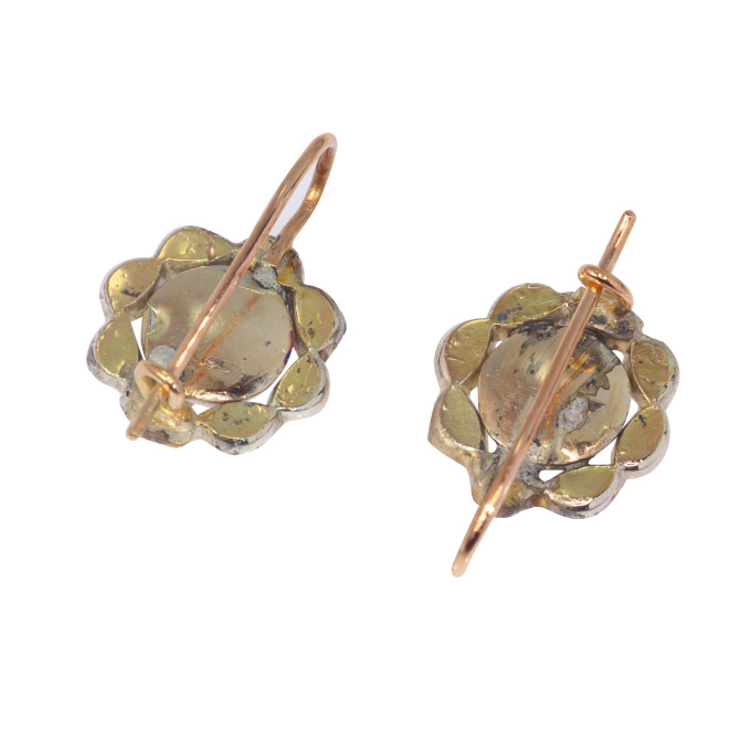 Antique Victorian diamond earrings by Artista Sconosciuto