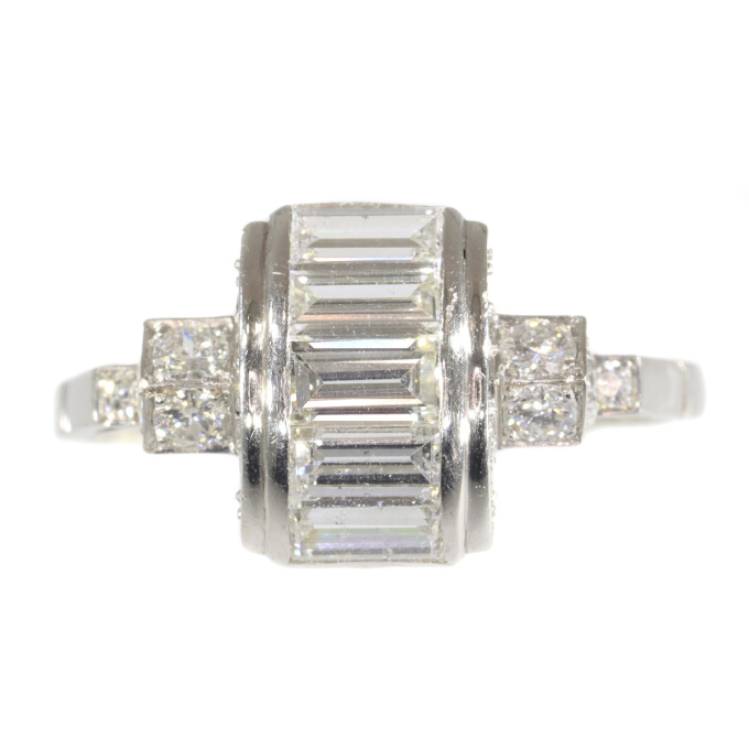 Vintage Fifties Art Deco inspired diamond engagement ring by Artista Desconhecido