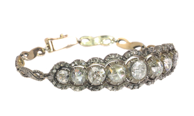 Typical Dutch rose cut diamond bracelet in Victorian style with large rose cuts by Onbekende Kunstenaar