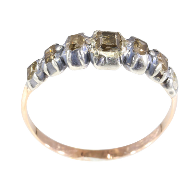 Whispers of the Past: A Baroque Diamond Ring from 1700 by Artista Desconhecido
