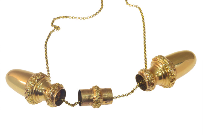 Antique Dutch 18K gold mystery jewel pendant on chain by Artista Desconhecido
