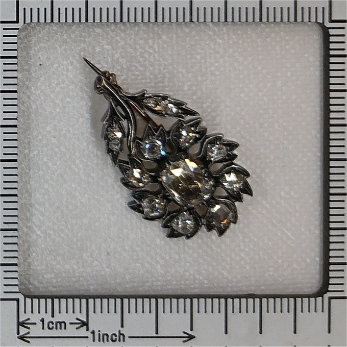 Antique Baroque diamond pin by Artista Desconocido