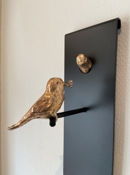 Wandpaneel staal met 2 vogeltjes by Yvon van Wordragen