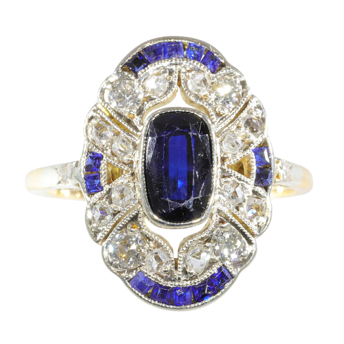 Vintage 1930's Art Deco diamond and sapphire engagement ring by Onbekende Kunstenaar