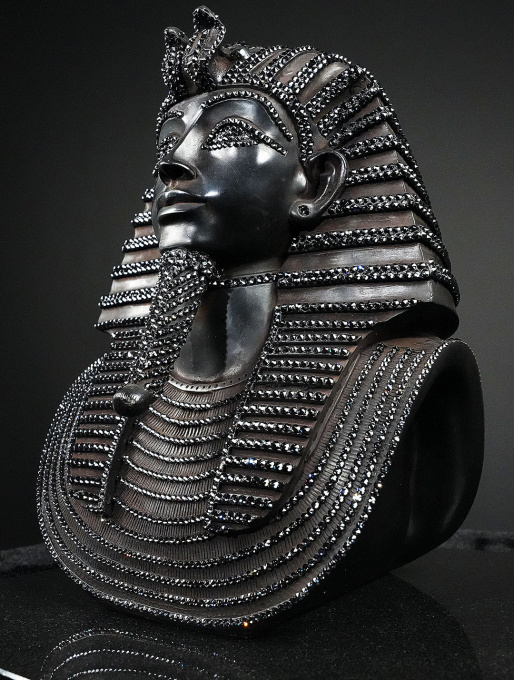 Pharao  by Angela Gomes