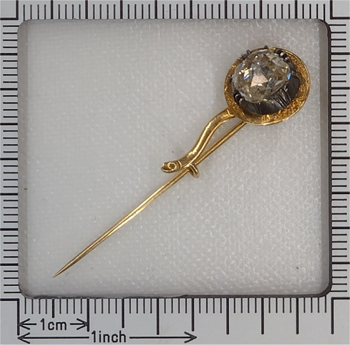 Antique 200+ years old pin with large rose cut diamond by Onbekende Kunstenaar