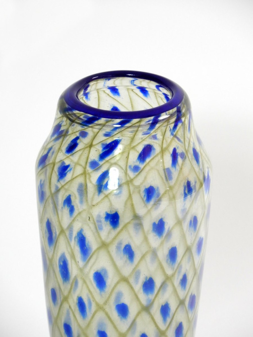 Daum Vase  "Décor de résille' by Daum Frères