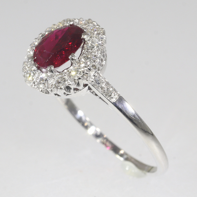 Vintage 1950's platinum ruby diamond engagement ring by Artista Desconhecido