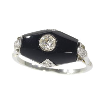 Art Deco diamond and onyx ring by Artista Desconocido