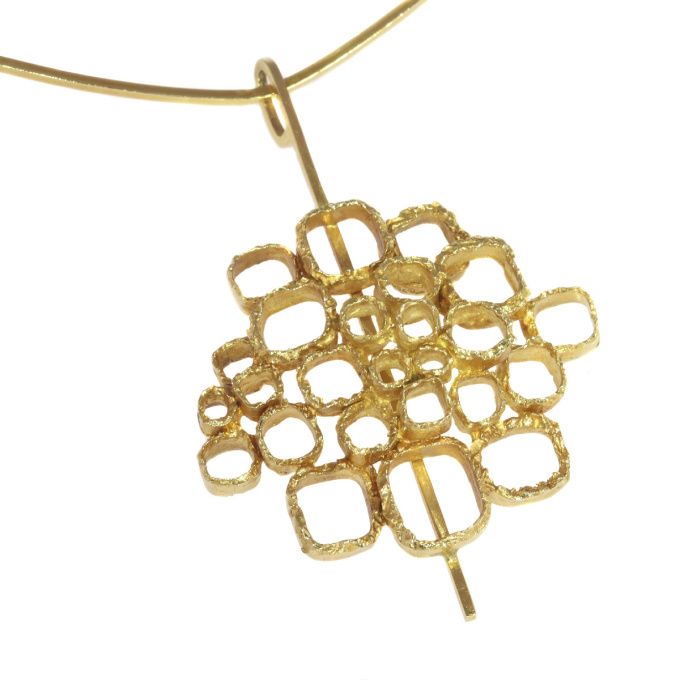 Vintage Sixties Art Jewellery gold pendant on stiff gold wire necklace by Artista Sconosciuto