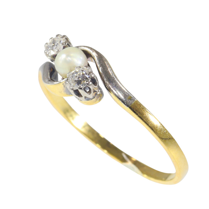 Vintage 18K gold diamond and pearl inline cross over ring by Artista Desconhecido
