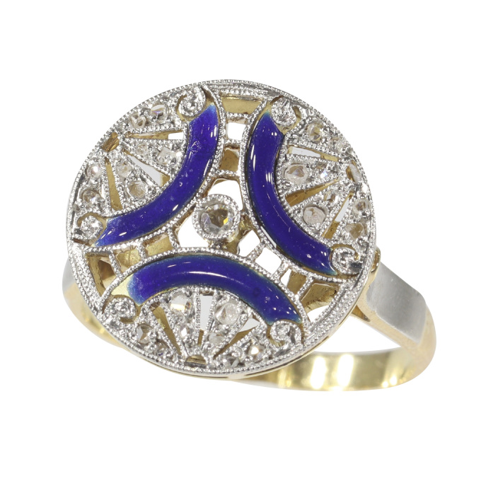 Vintage Art Deco diamond engagement ring with blue enamel by Artista Desconhecido