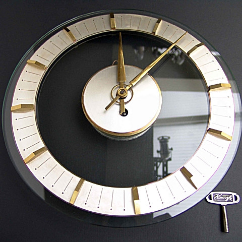 Kienzie Art deco wall clock by Onbekende Kunstenaar