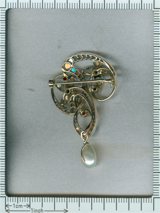 Art Nouveau brooch with diamonds and rubies Jugendstil by Onbekende Kunstenaar