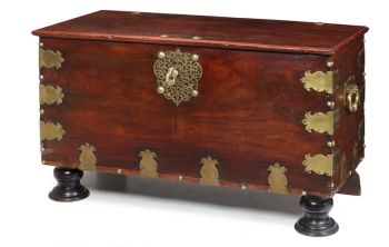A large Indian rosewood VOC chest with brass mounts  by Artista Desconocido