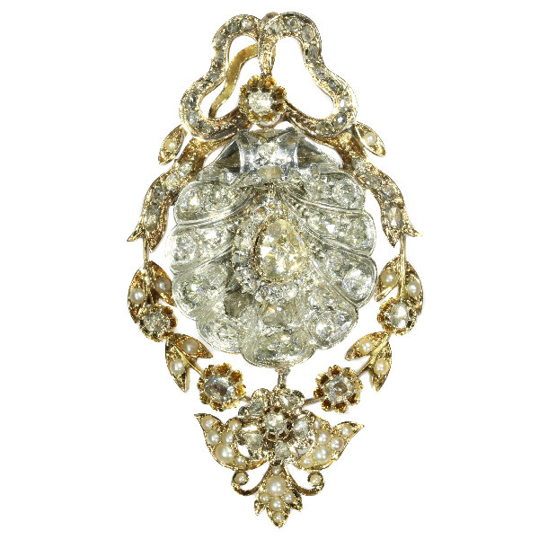 Antique pendant with big shell covered in diamonds can also be worn as brooch by Artista Sconosciuto