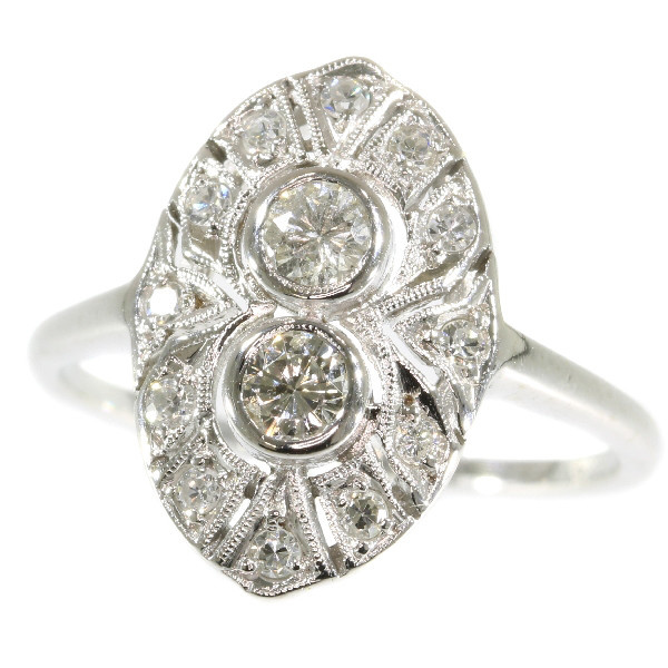 White gold Art Deco engagement ring with diamonds by Artista Desconocido