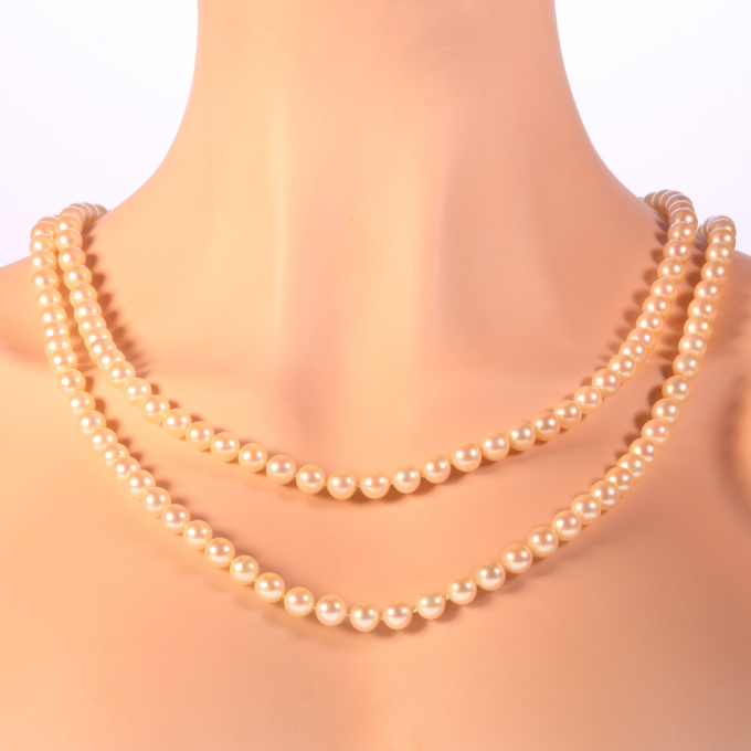 Vintage Art Deco Belle Epoque long pearl necklace (sautoir) with platinum large diamonds closure by Onbekende Kunstenaar