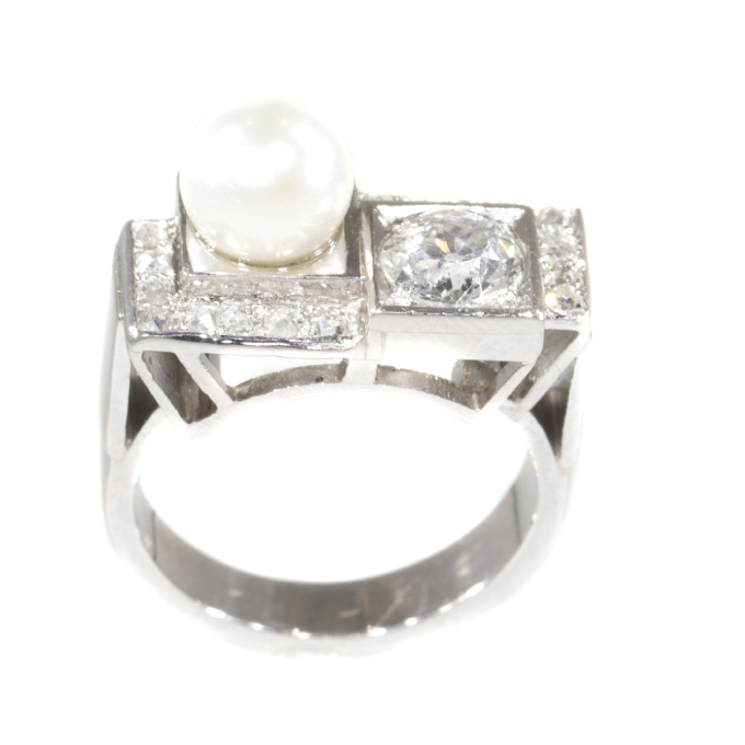 Vintage platinum diamond and pearl Art Deco ring by Artista Sconosciuto