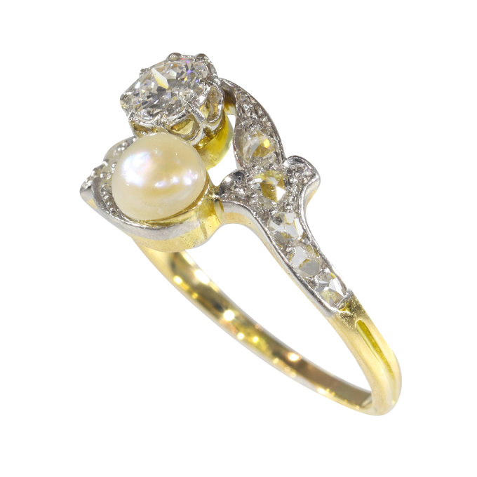 Vintage Belle Epoque diamond and pearl romantic toi-et-moi engagement ring by Artista Desconhecido