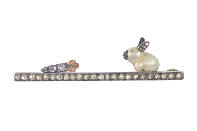 Late Victorian amusing diamond and pearl jewel - a true one carrot diamond brooch by Onbekende Kunstenaar
